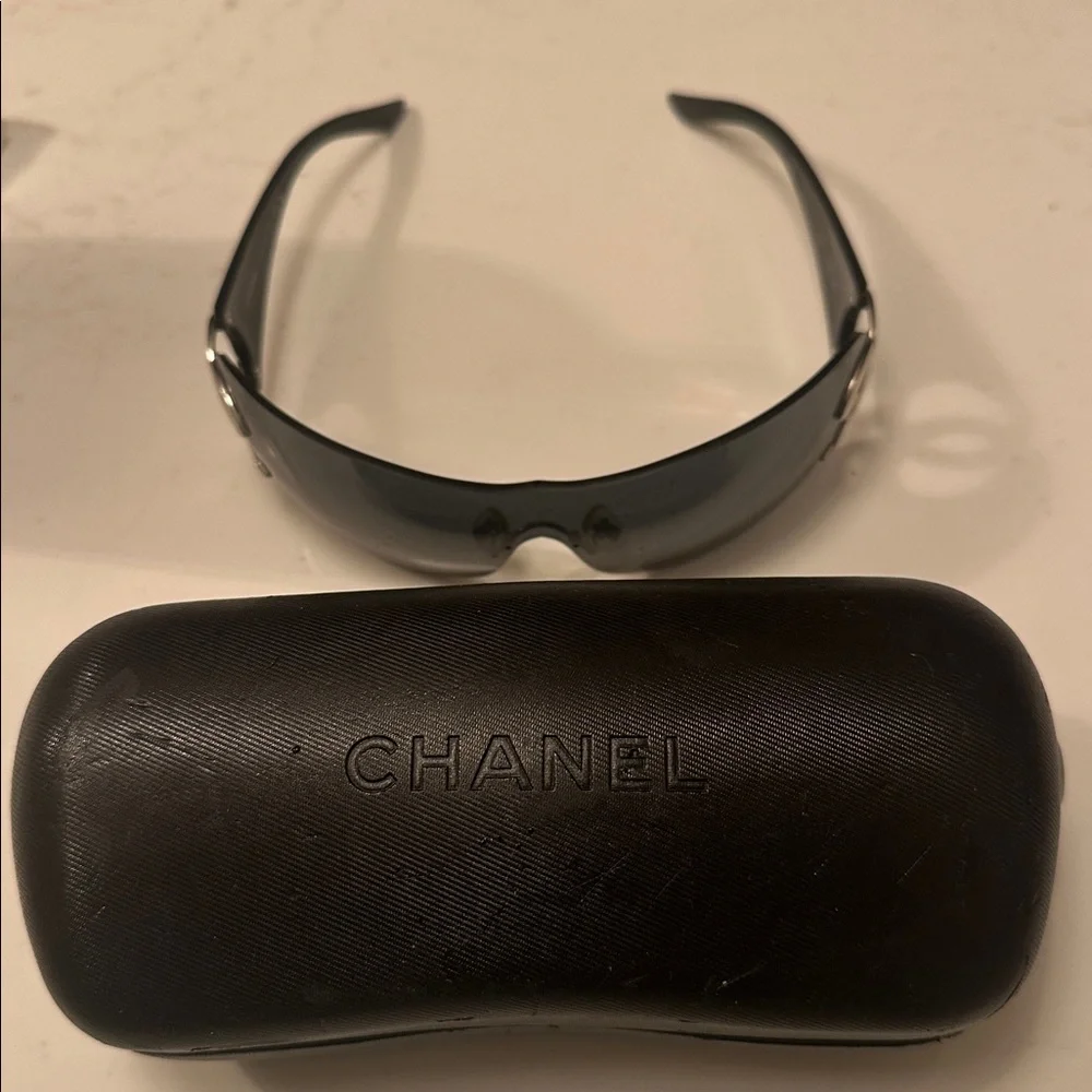 CHANEL Black Sunglasses with Silver Accents - Picture 4 of 5